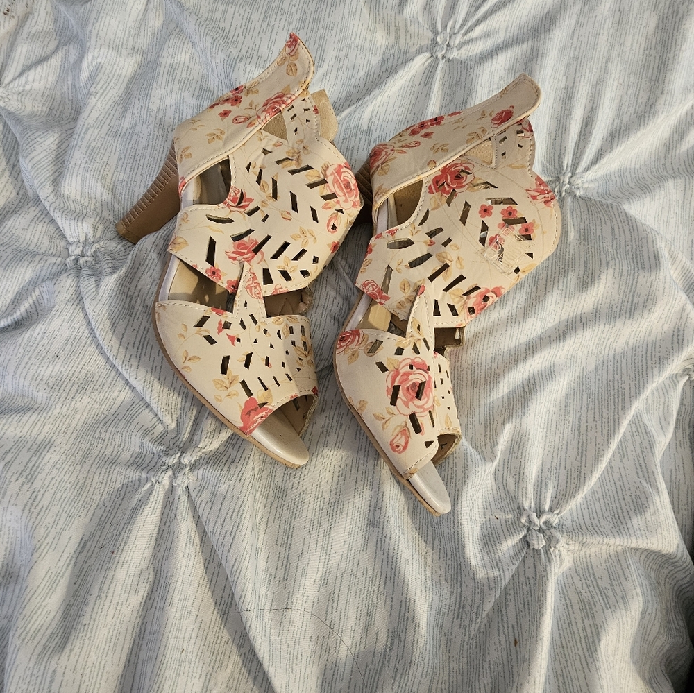 Sandals - Picture 2 of 2